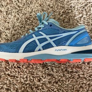 COPY - ASICS Gel Nimbus 21 tennis shoes- great used condition